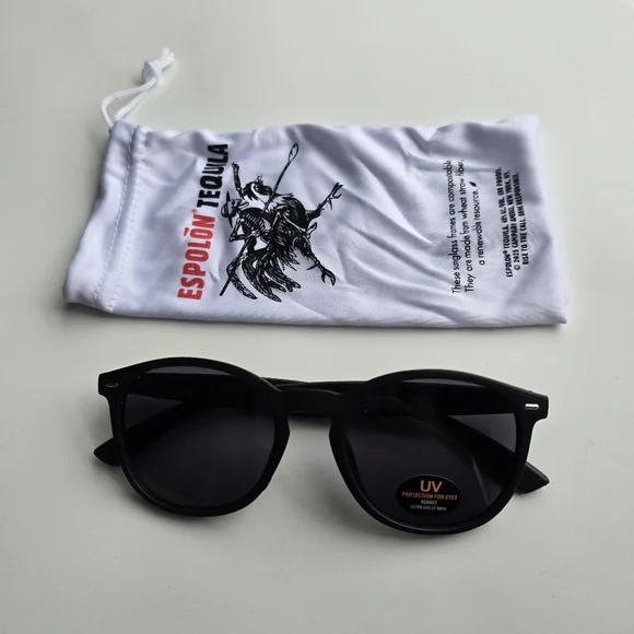 Espolon Tequila Black Sunglasses with UV Protection - Picture 3 of 7
